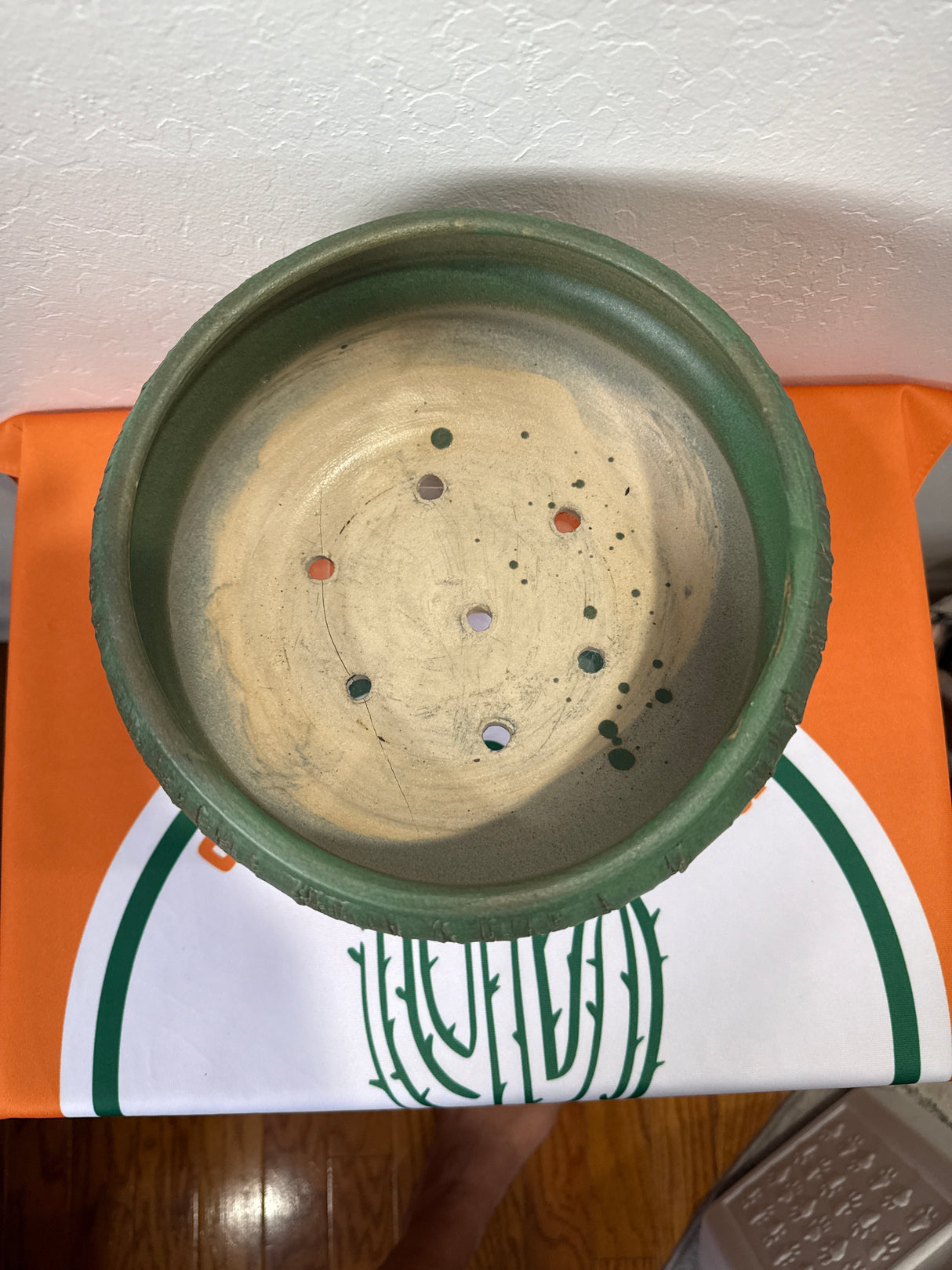 Kenny Smith fine pottery. - #1010